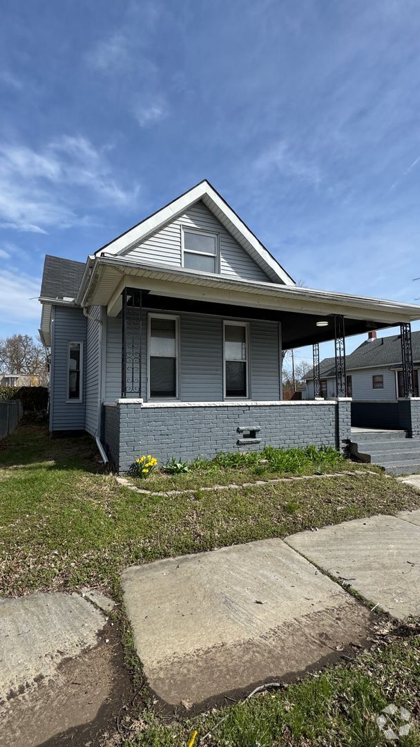 Building Photo - 566 Palmwood Ave