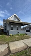 Building Photo - 566 Palmwood Ave