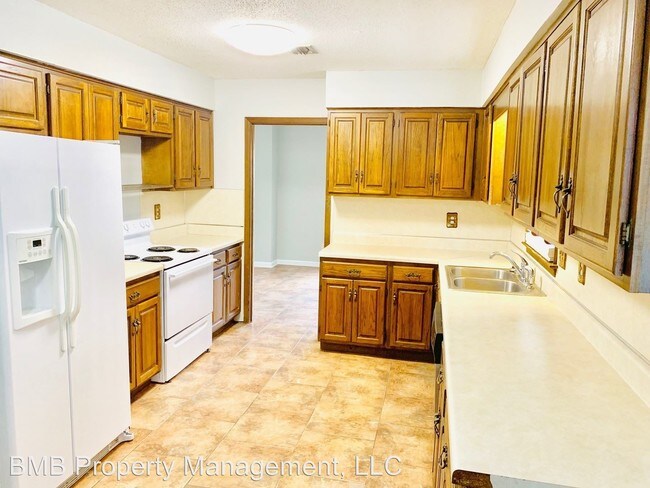 Building Photo - 4 br, 2 bath House - 2030 Green Acres Drive
