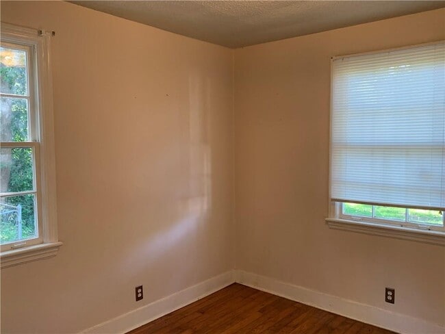 Building Photo - 5217 Border Dr S