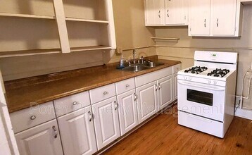 Building Photo - 320 N Barcelona St