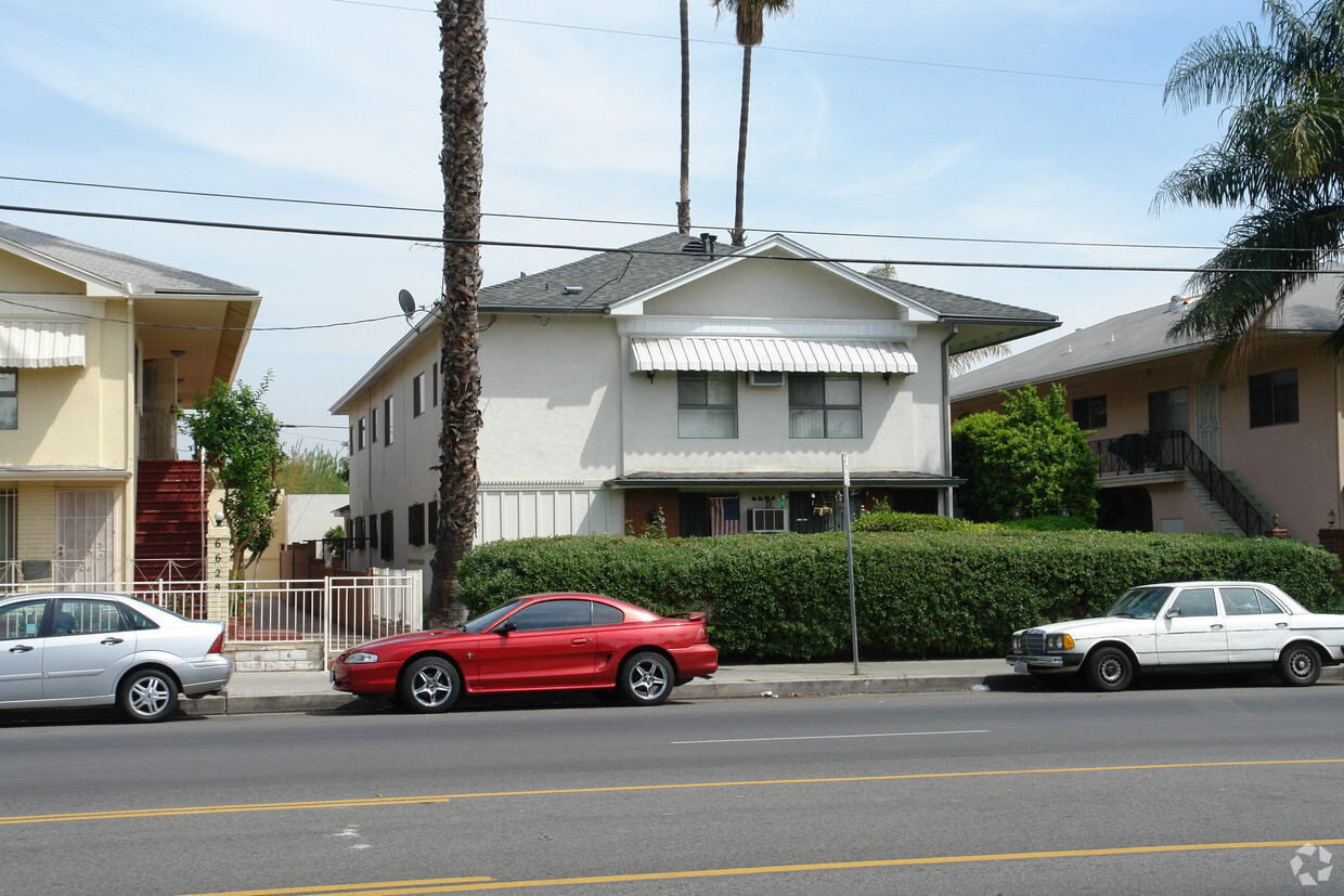 Primary Photo - 6624 Woodman Ave