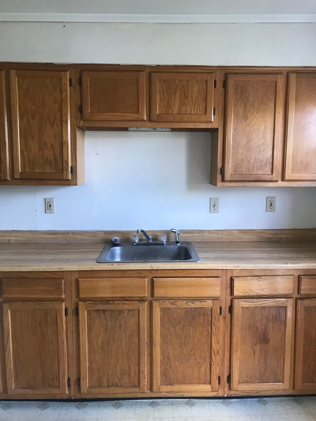 Kitchen - 1224 W 8th St