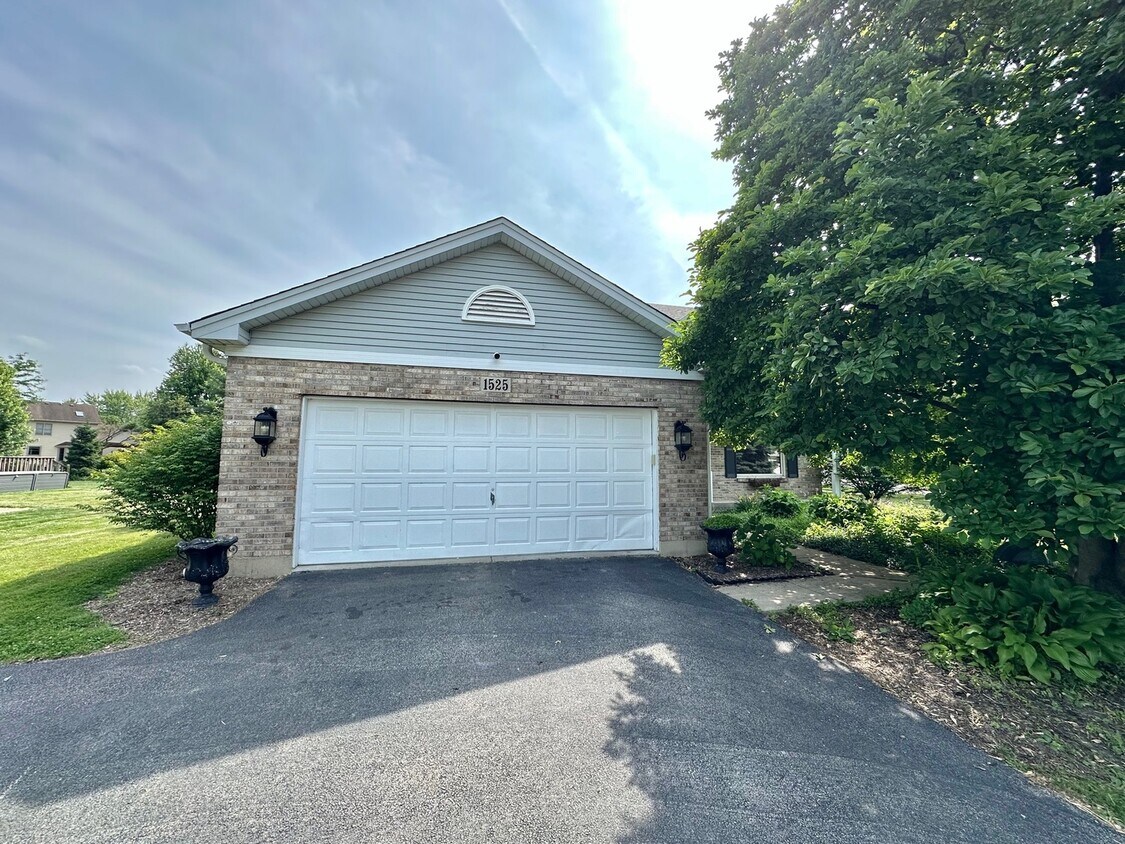 Primary Photo - 1525 Westglen Dr