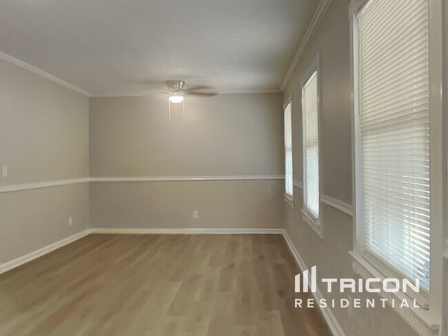 Foto del edificio - 5555 Richland Dr