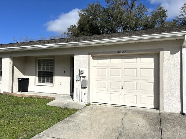 Building Photo - FOR RENT! READY NOW!! 3 Bedroom 2 bathroom...