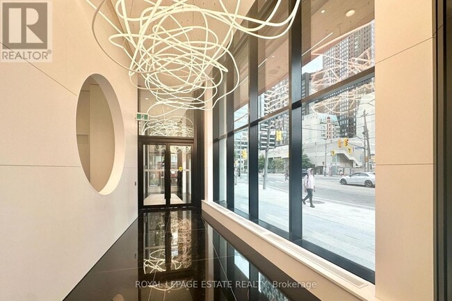 Building Photo - 280-280 Dundas St W