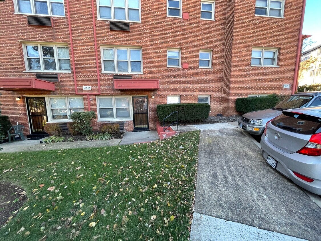 2030 N Woodrow St Unit 1, Arlington, VA 22207 Condo for Rent in