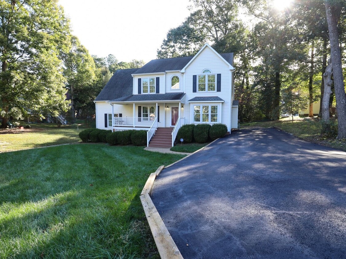 Primary Photo - 4-Bedroom Home on Quiet Cul-de-Sac - Must See