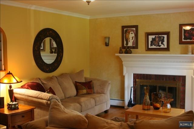 Foto del edificio - 10 Southboro Ln