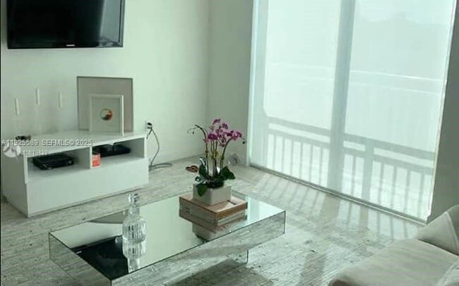 Foto del edificio - 50 Menores Ave