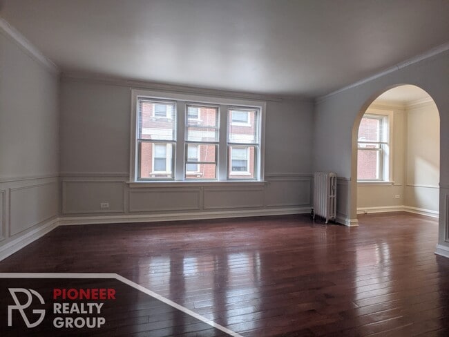 Building Photo - 542 W Surf St