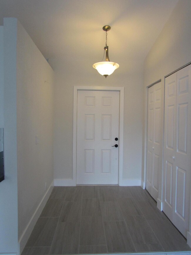Building Photo - 3562 SW Rivera St
