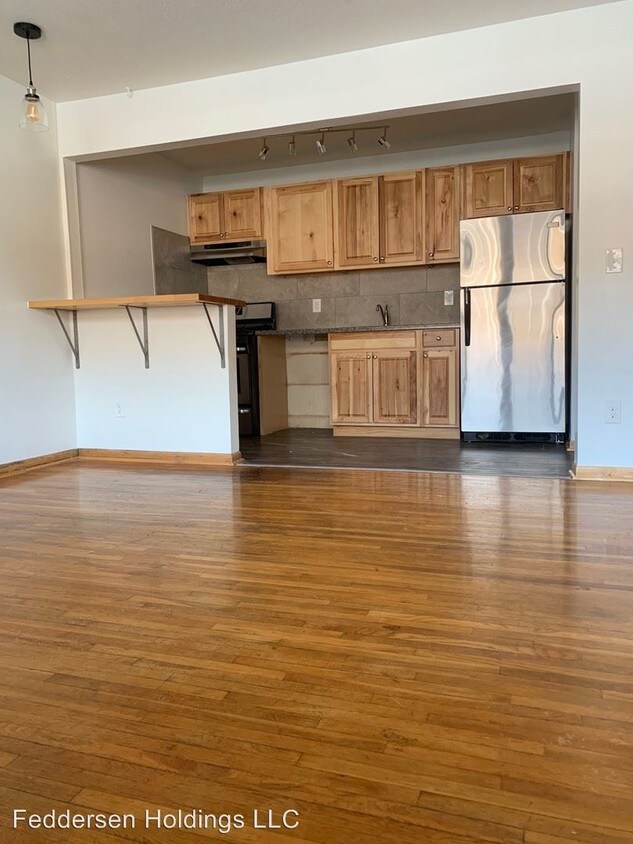 Foto principal - 615 E 18th St
