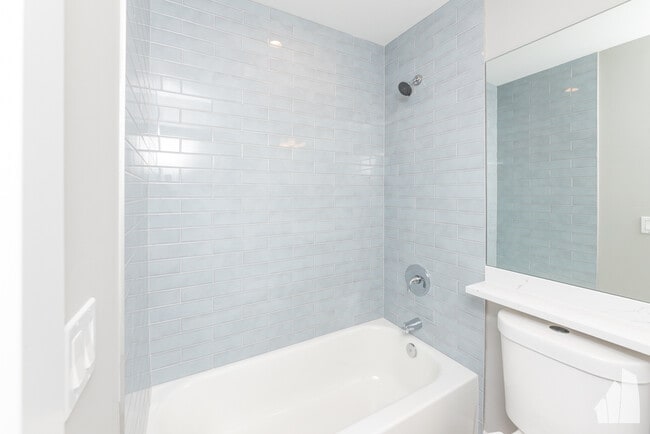 Building Photo - 3941 N Janssen Ave