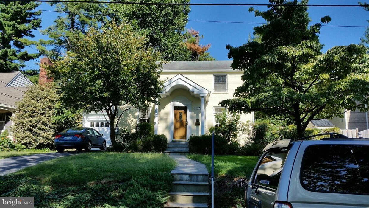 Building Photo - 8609 Lancaster Dr