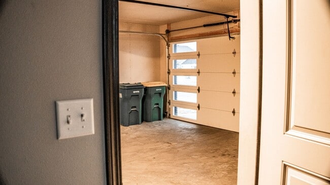 Building Photo - 6040 Kodiak Ln