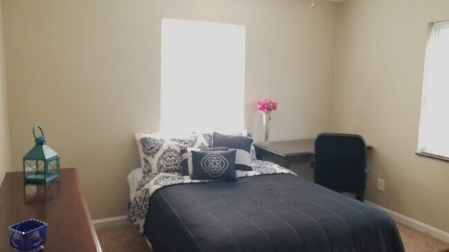 Foto del edificio - 4344 Clifford Rd