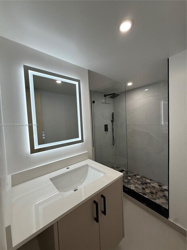 Foto del edificio - 14293 Kendale Lakes Cir