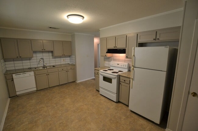 Building Photo - Location!  Location!  Newly updated, 3 bedroom, 1.5 bath home in Baker