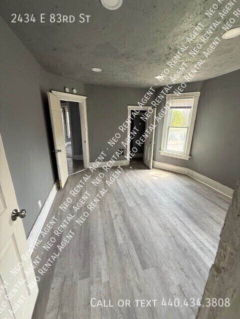 Foto del edificio - 2434 E 83rd St