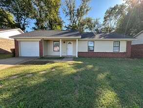 Building Photo - 704 Shadow Dr