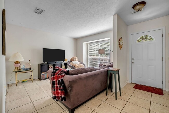 Foto del edificio - Updated Home Off Old Bainbridge Road
