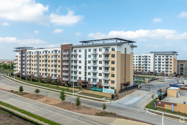 Building Photo - Resia Rayzor Ranch Apartments