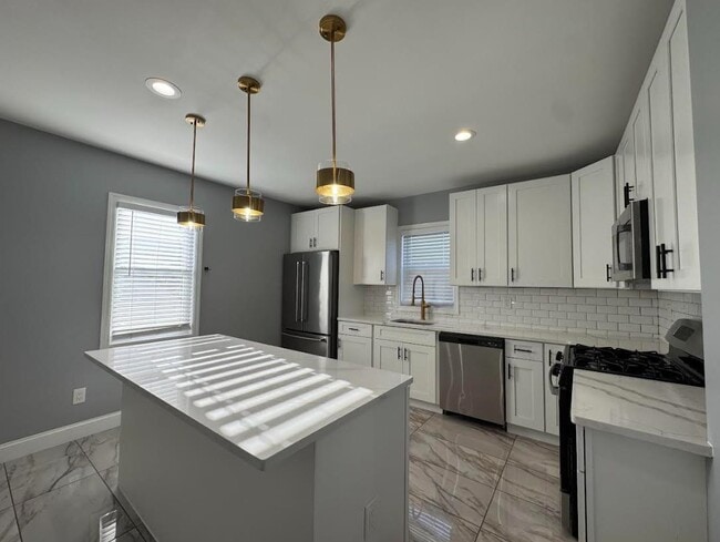 Foto del edificio - 243 Hamilton Pl