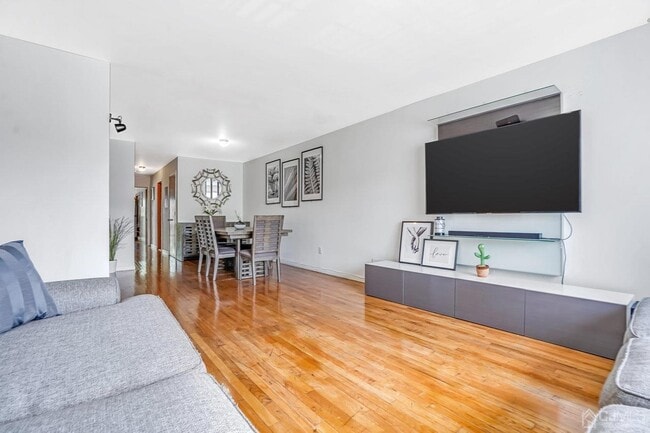 Foto del edificio - 125 Elizabeth Ave