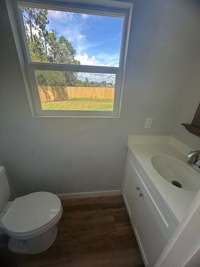 Foto del edificio - 7209 Lake Suzzanne Ln