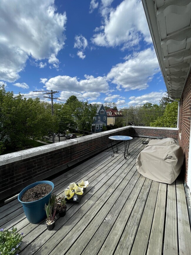 Building Photo - 95 Coolidge St