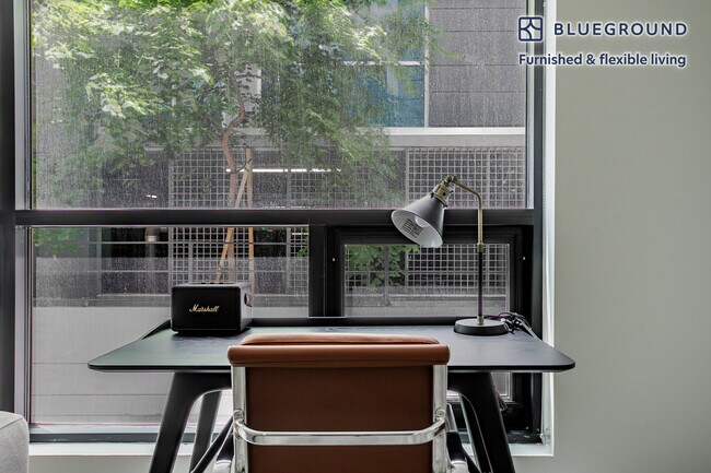 Foto del edificio - 110 W Ocean Blvd