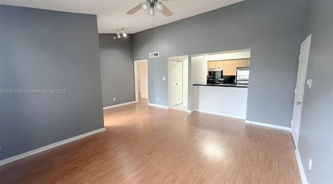 Foto del edificio - 630 S Park Rd