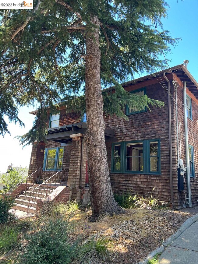Foto del edificio - 2215 Marin Ave