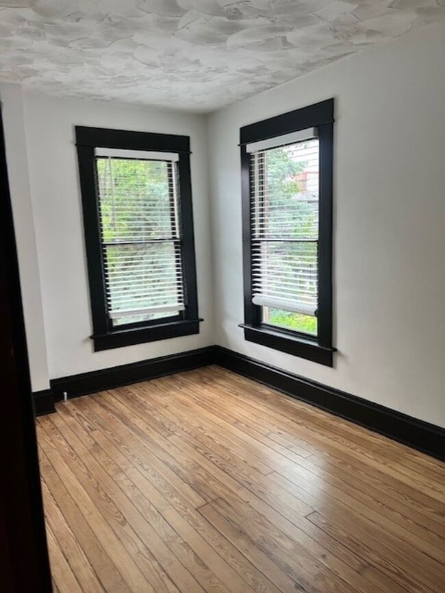 Building Photo - Welcome to your German Village Townhouse.