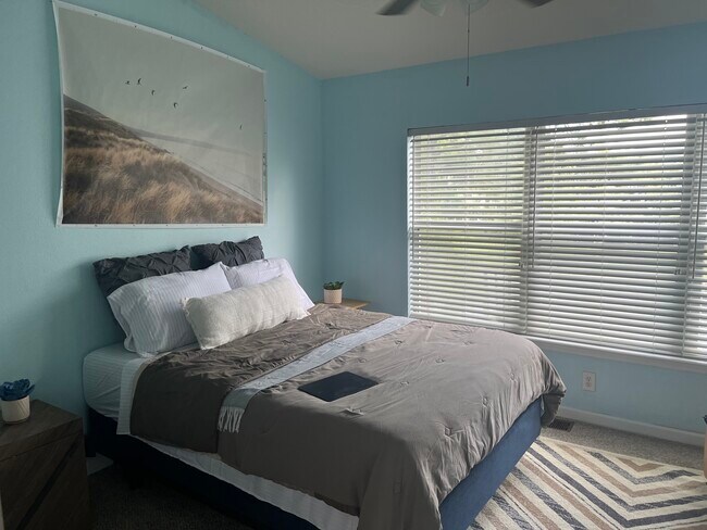 First bedroom - 3694 Summerlin Ln