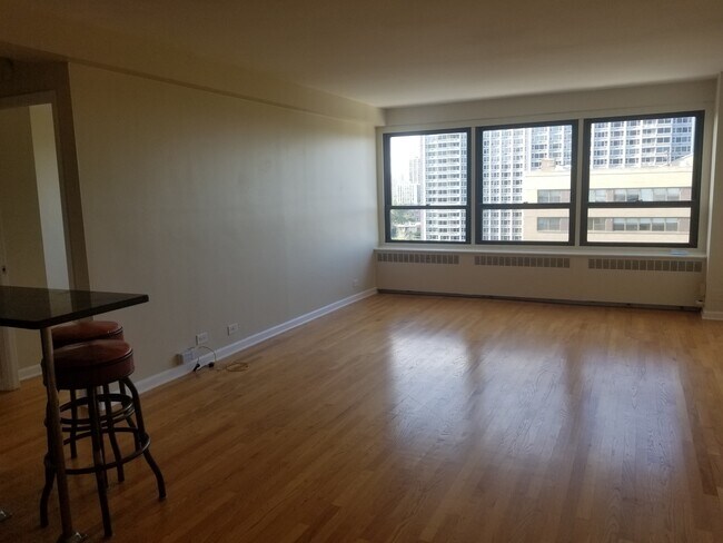 Foto del edificio - 4180 N Marine Dr