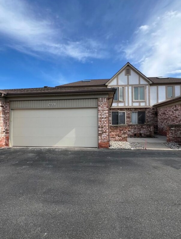 49570 Ellis Ct, Shelby Township, MI 48315 Townhome Rentals in Shelby