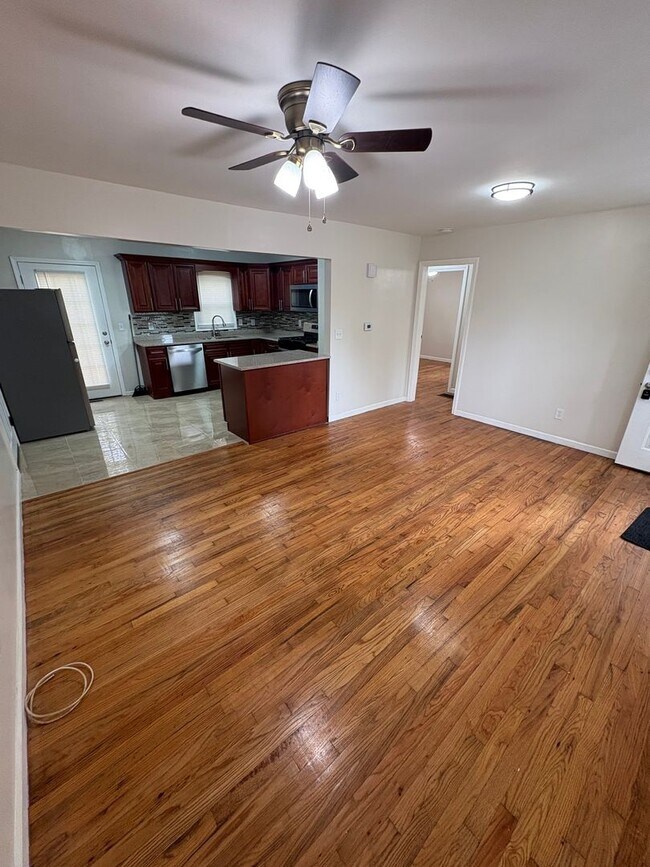 Building Photo - 3 Bed / 2 Bath Newly Renovated Raytown Bungalow with Large Fenced Yard and Brand-New Deck