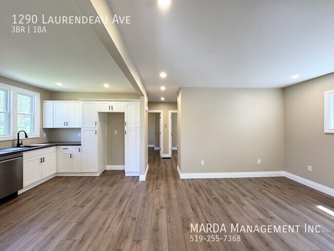 Photo du bâtiment - BRAND NEW RENO 3 BED/1 BATH HOME EAST WINDSOR + UTILITIES!