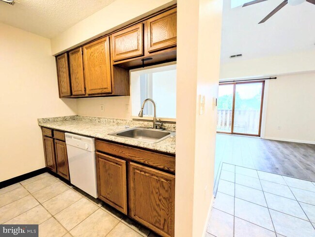 Foto del edificio - 2313 Ravens Crest Dr