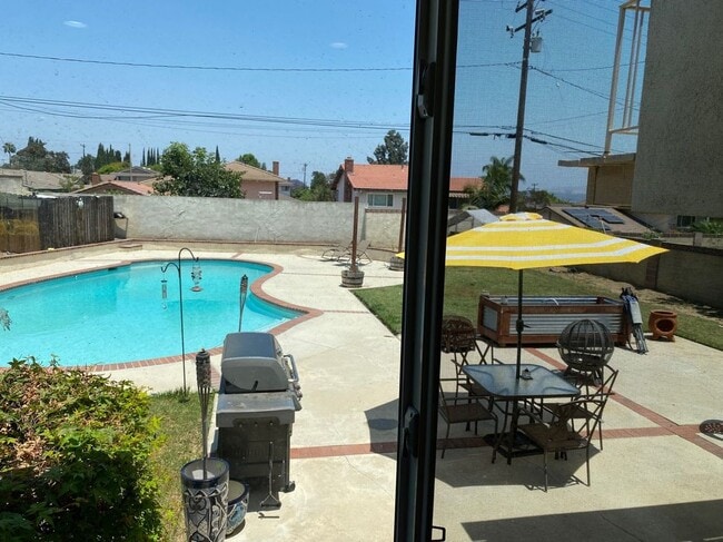 Building Photo - 15375 E La Belle St