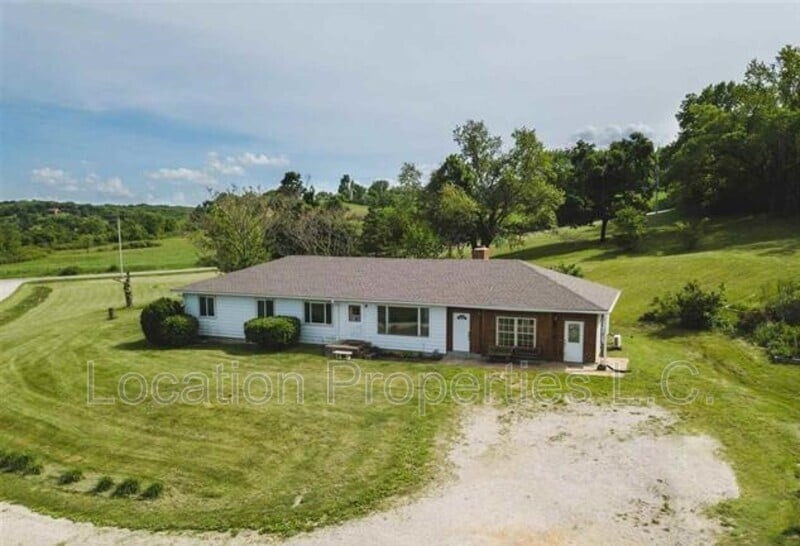 Primary Photo - 1222 N 1000 Rd