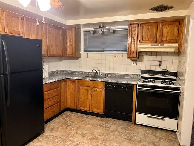 Foto del edificio - 6413 Ridgeview Ave