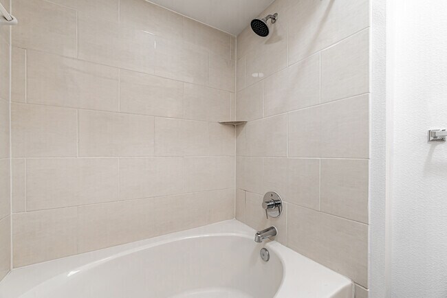 Foto del edificio - Save Big! Up to 8 Weeks Free & No Fees!