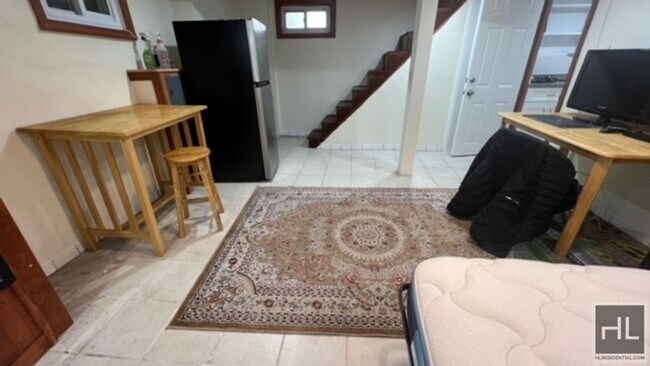 Building Photo - LARGE SEMI- BASEMENT STUDIO FOR HARDEN STR...