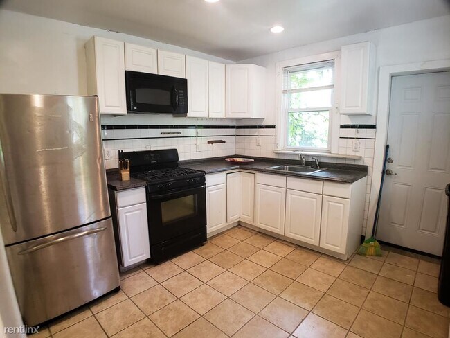 Building Photo - 4 br, 1.5 bath House - 2340 Carpenter St