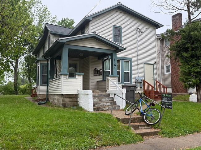 Building Photo - Affordable Lower Unit Close to Downtown