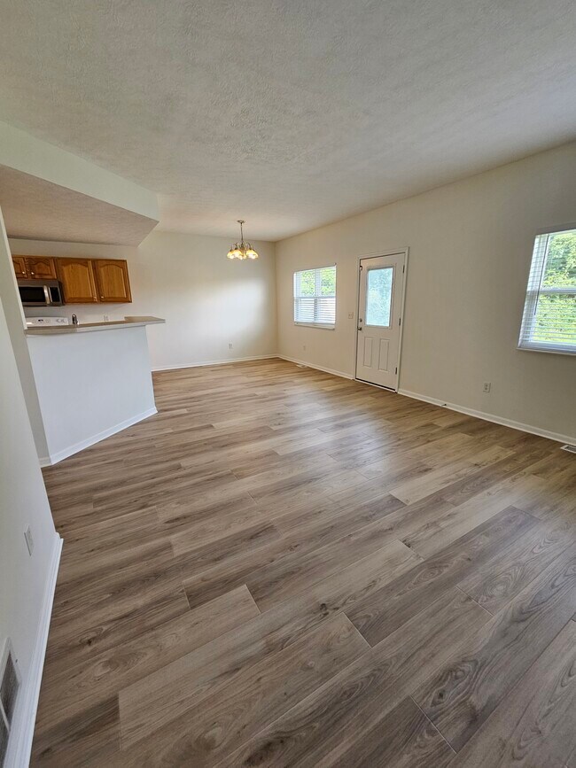 Family Room - 138 Wagnalls Ct